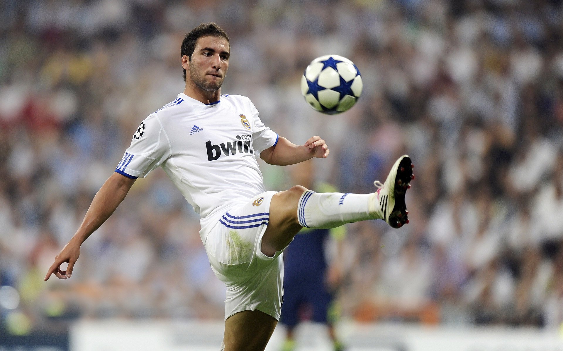 布莱克本中场压迫强硬,蓝白军团剑指附加赛,布莱克本ds