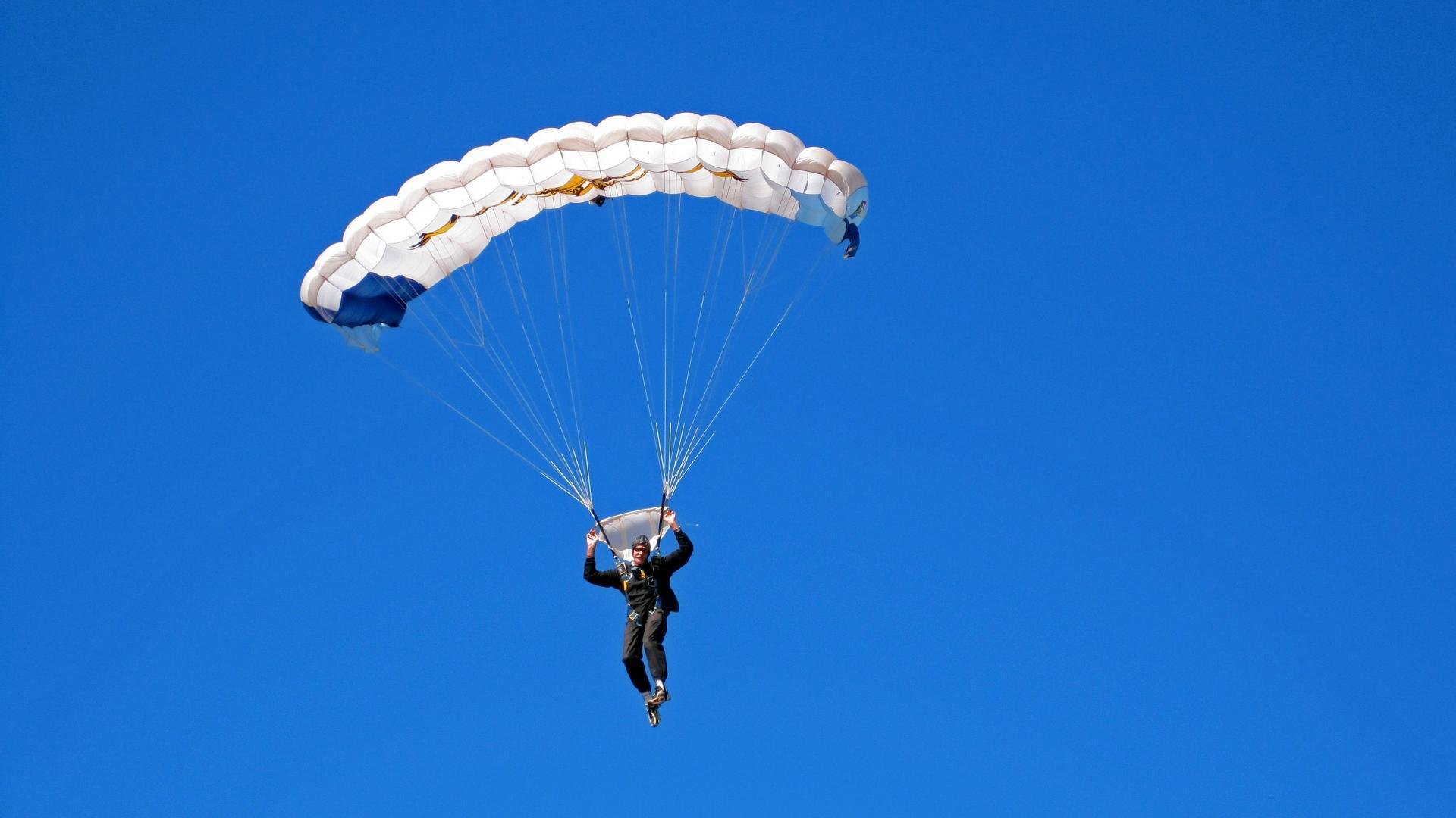 擂台争霸：双方殊死对决，谁能笑到最后？，擂台争霸幕后英雄